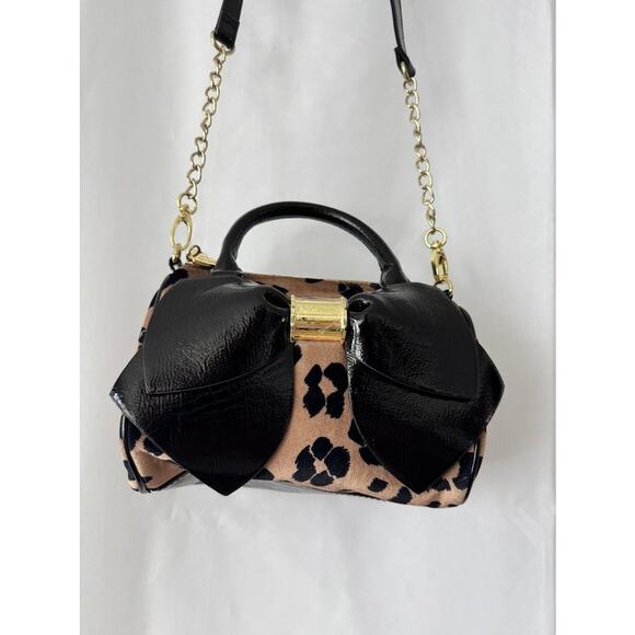 Betsey Johnson Leopard Faux Fur Bow Satchel Crossbody Bag Gold Colored Chain - Picture 14 of 16